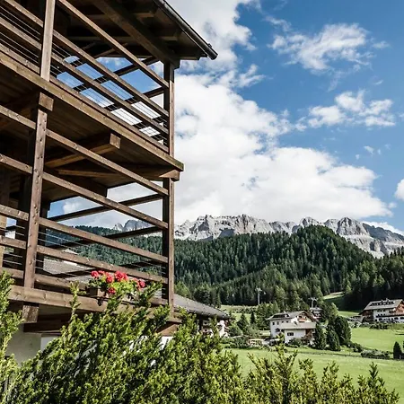 Daire Cadepunt The Dolomites Selva di Val Gardena